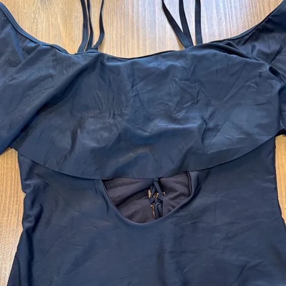 Solid Black Off-Shoulder ruffled Swimsuit removable straps NWOT - Picture 6 of 11
